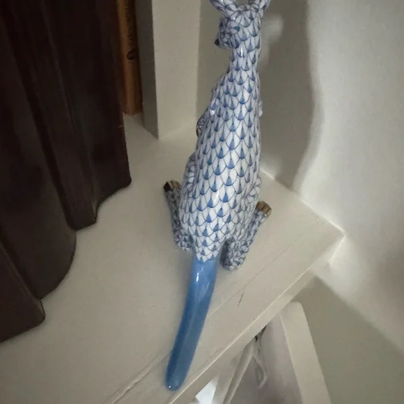 Herend Blue and Rust Kangaroo mama and baby Figurine with 24K gold detail - Picture 4 of 11